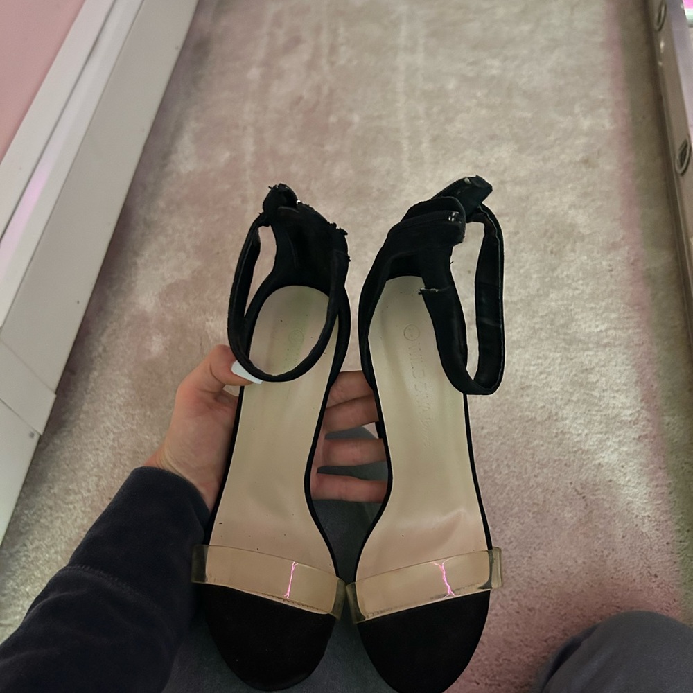 black heels - Picture 2 of 4